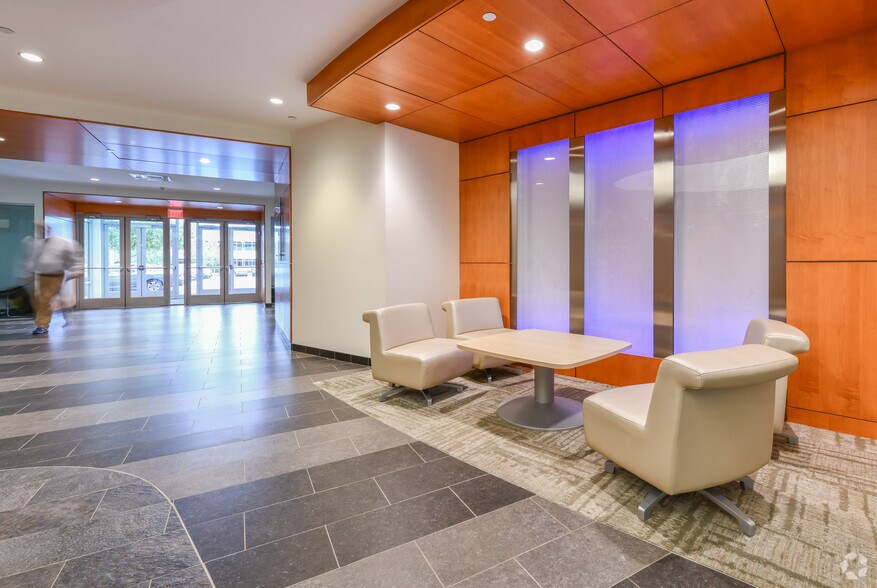 78 Blanchard Rd, Burlington, MA à louer - Hall d’entrée – Image 2 sur 12