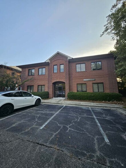 1011 Pemberton Hill Rd, Apex, NC à louer - Photo de l’immeuble – Image 1 sur 13