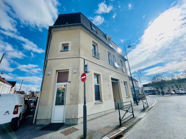 Bureau dans Compiègne à louer - Photo de l’immeuble – Image 2 sur 8