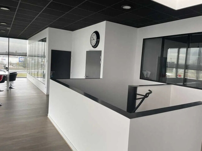 Plus de détails pour Bureau, Local d'activités à louer