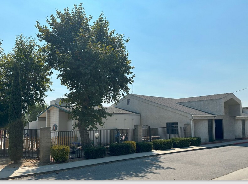 8833 Palmetto Ave, Fontana, CA à vendre - Photo de l’immeuble – Image 1 sur 6