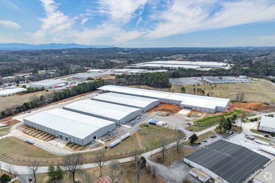 3000 20th St NE, Cleveland, TN à louer - Photo de l’immeuble – Image 1 sur 25