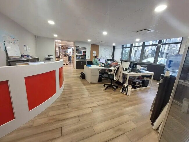 Plus de détails pour Bureau à vendre