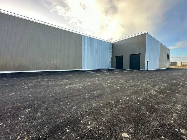 11 Rue Marguerite Aumerle, Persan à louer - Photo de l’immeuble – Image 3 sur 7