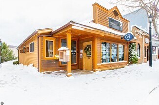 Plus de détails pour 408 Main St, Frankfort, MI - Bureau à vendre