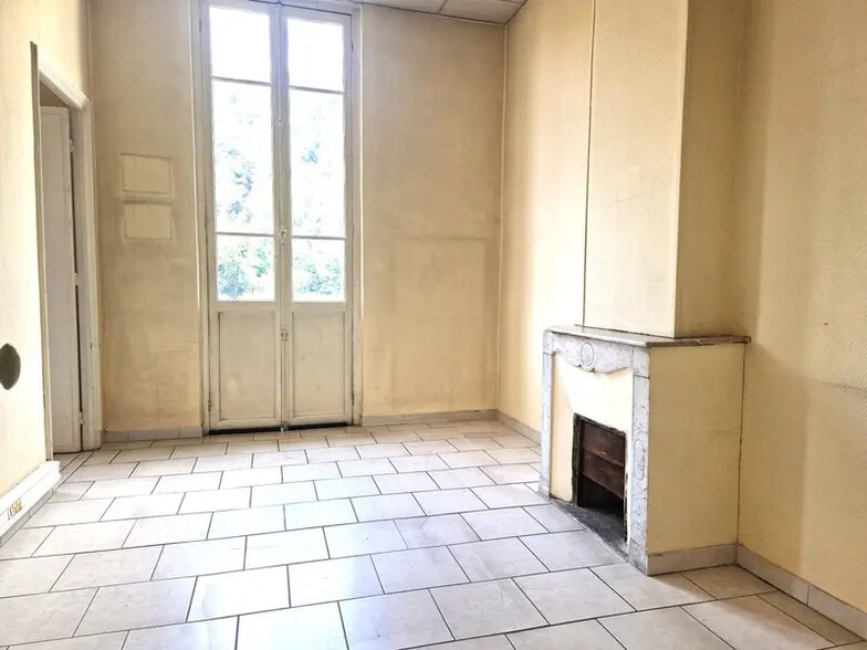 Bureau dans Drap à louer - Photo de l’immeuble – Image 3 sur 7