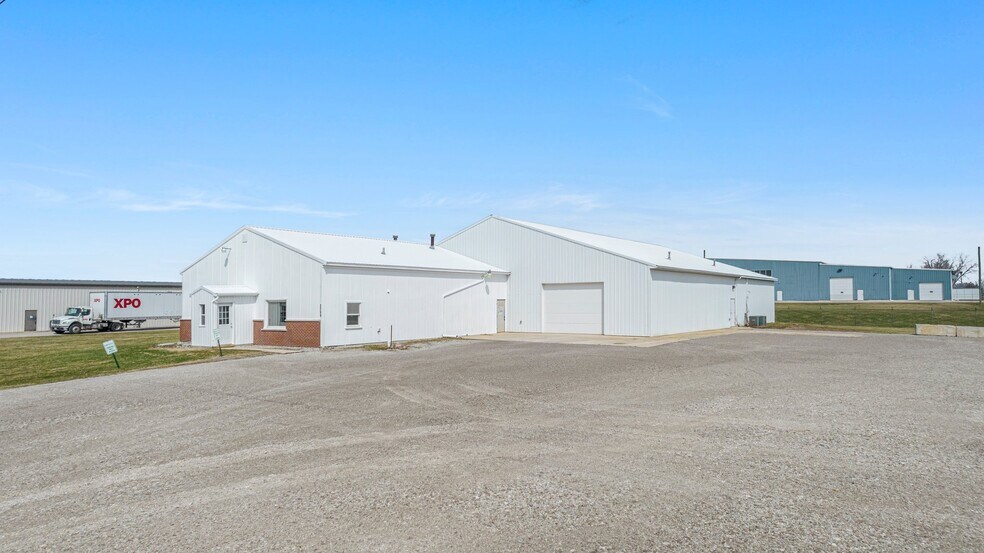 2299 E Business 30, Columbia City, IN à vendre - Photo de l’immeuble – Image 2 sur 15