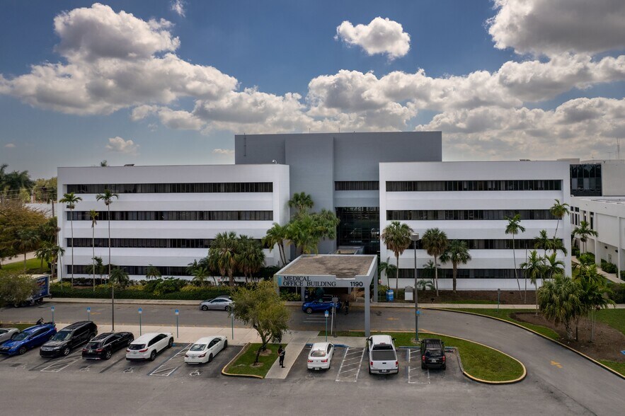 1100-1190 NW 95th St, Miami, FL à louer - Photo de l’immeuble – Image 2 sur 8
