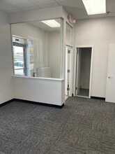 85 Hoffman Ln, Islandia, NY à louer Photo intérieure– Image 2 sur 6