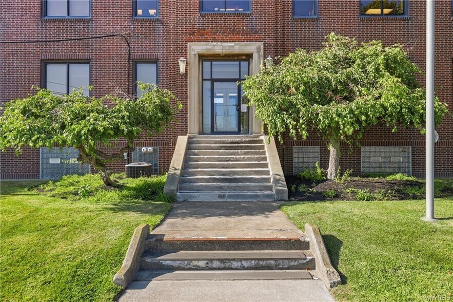 2558 Hamburg Tpke, Buffalo, NY à vendre - Photo de l’immeuble – Image 3 sur 22