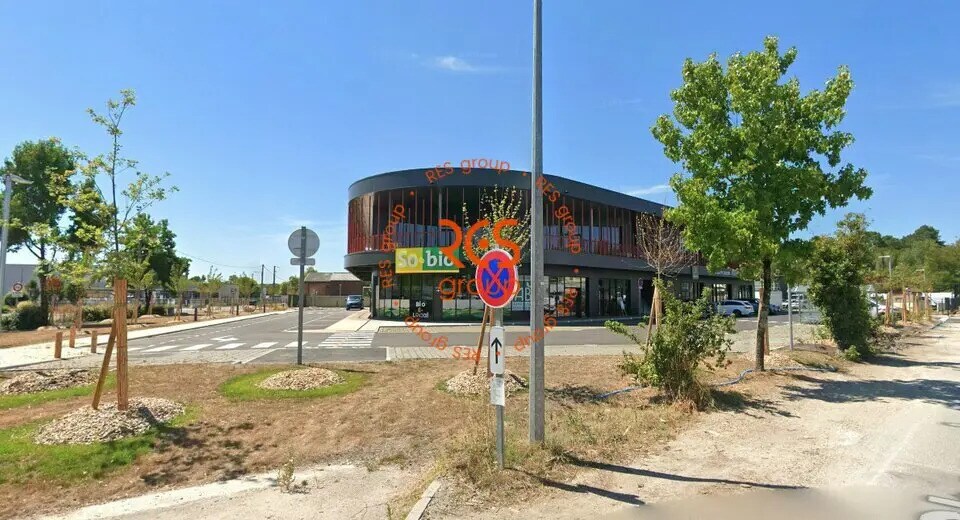 Local commercial dans Martillac à louer Photo de l’immeuble– Image 1 sur 5