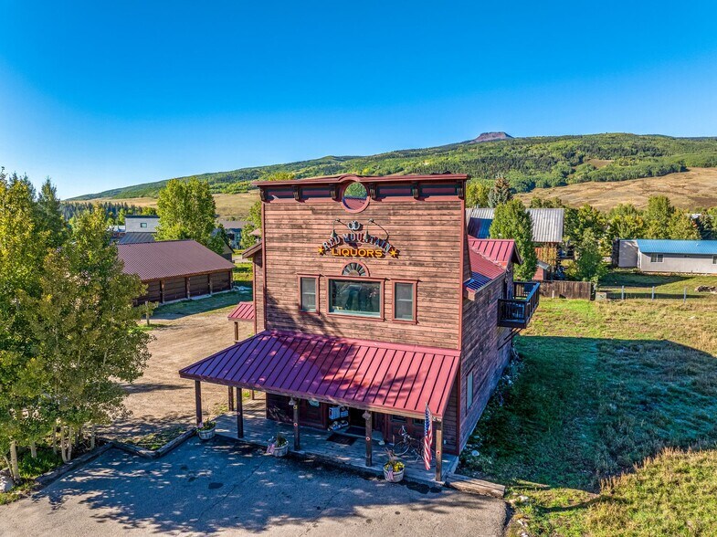 81 Gillaspey Ave, Crested Butte, CO à vendre - Photo de l’immeuble – Image 2 sur 51
