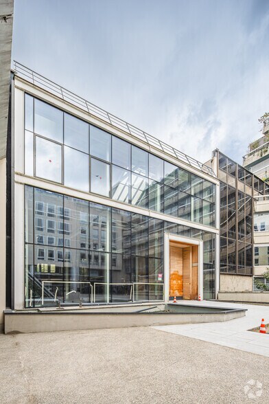 30 Bis Rue De Paradis, Paris à louer - Photo de l’immeuble – Image 3 sur 4