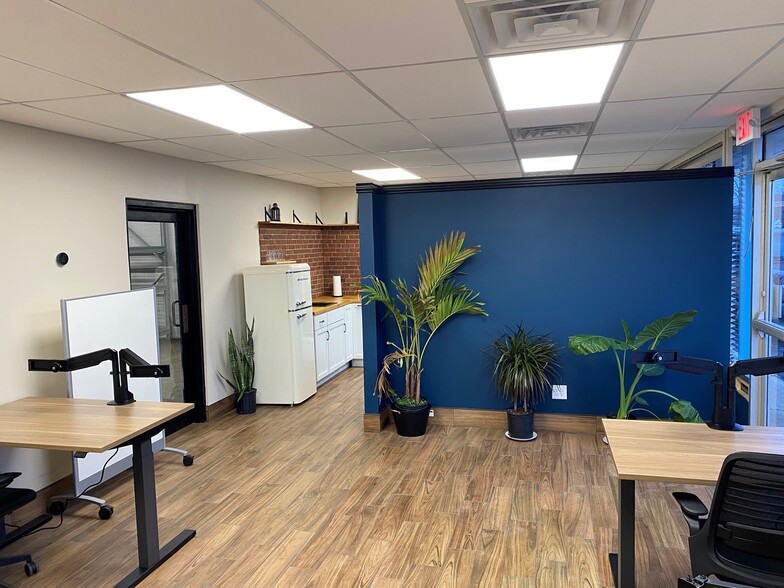 1104 Lunt Ave, Schaumburg, IL à louer - Photo de l’immeuble – Image 2 sur 12