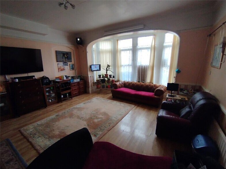 4 Grosvenor Rd, Westcliff On Sea à vendre - Photo de l’immeuble – Image 3 sur 21