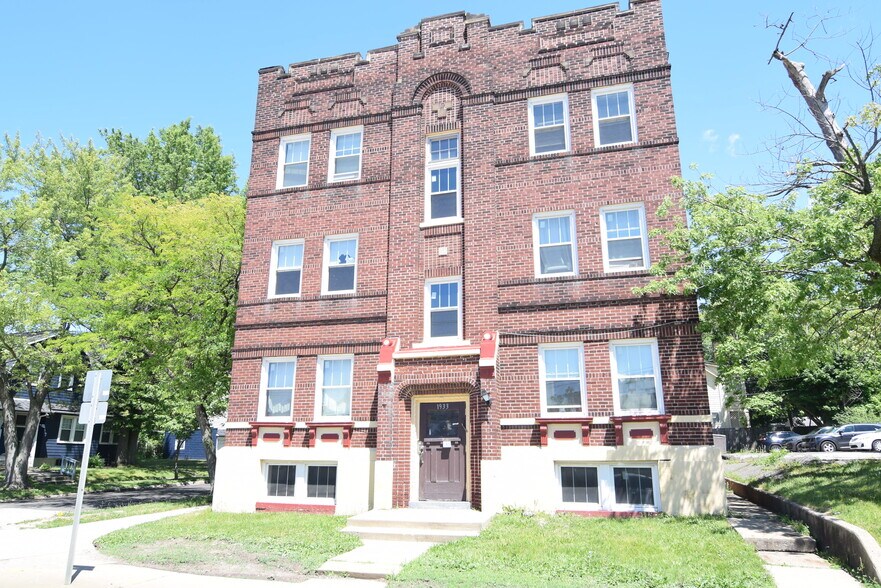 1933 Lee Rd, Cleveland, OH à vendre - Photo de l’immeuble – Image 2 sur 9
