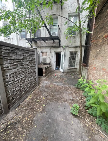 103 Saint Marks Pl, New York, NY à louer - Photo de l’immeuble – Image 3 sur 3