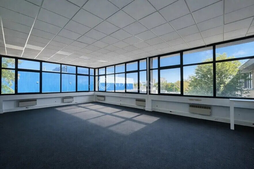 Local d’activités dans Villejuif à louer - Photo intérieure – Image 2 sur 12