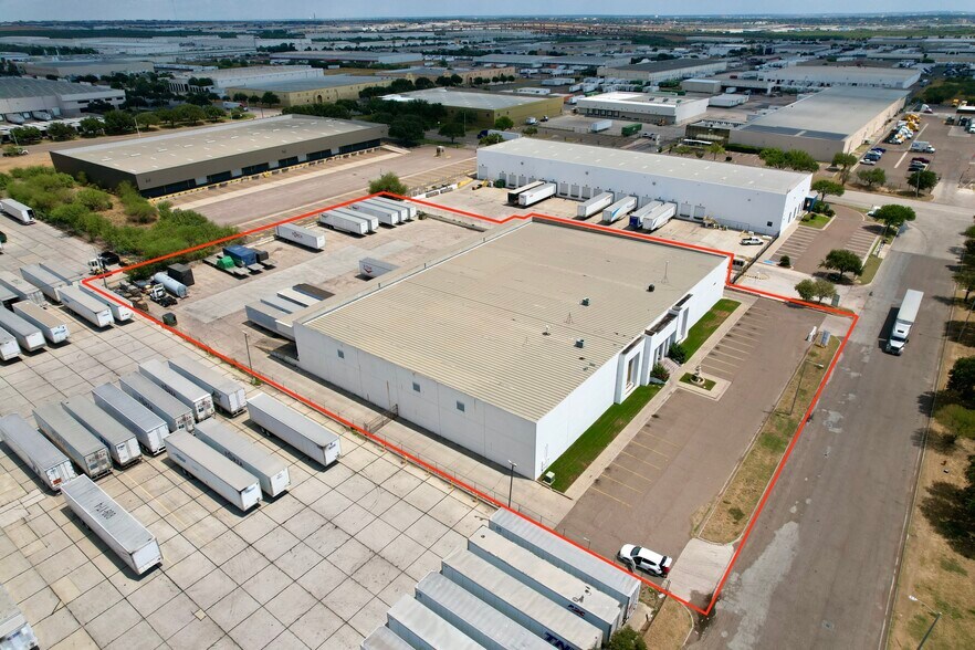 13609 Archer Dr, Laredo, TX à louer - Photo de l’immeuble – Image 2 sur 8