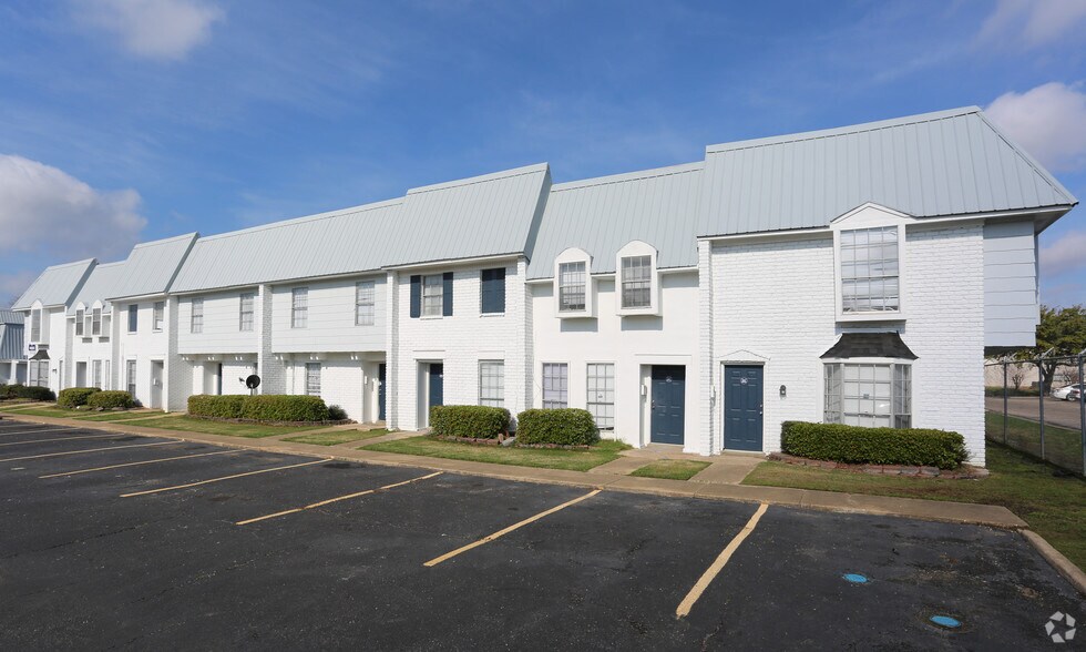 4930 Park Towne Way, Montgomery, AL à vendre - Photo principale – Image 1 sur 36