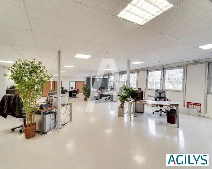 Industriel/Logistique dans Courtaboeuf à louer - Photo intérieure – Image 1 sur 9