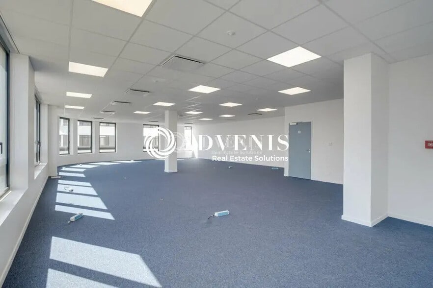 Bureau dans Chessy à vendre - Photo de l’immeuble – Image 2 sur 12