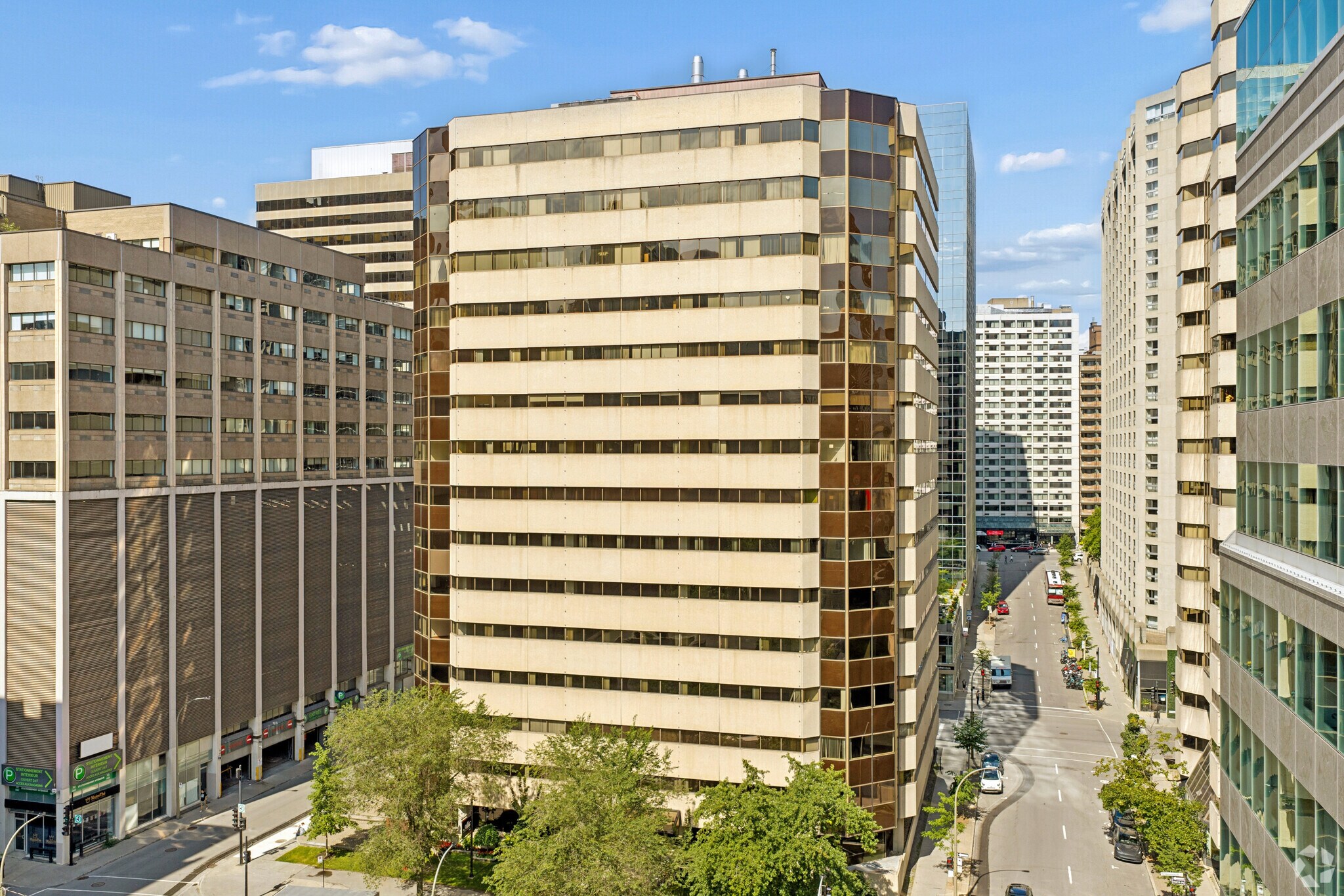 505 De Maisonneuve Boul O, Montréal, QC à louer Photo de l’immeuble– Image 1 sur 8
