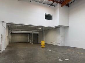 8701 Bellanca Ave, Los Angeles, CA à louer Photo intérieure– Image 2 sur 4