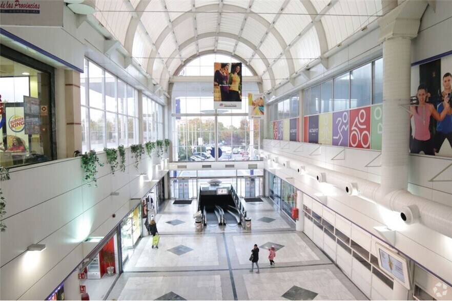 Avenida Provincias, 18, Fuenlabrada, Madrid à vendre - Photo de l’immeuble – Image 2 sur 15