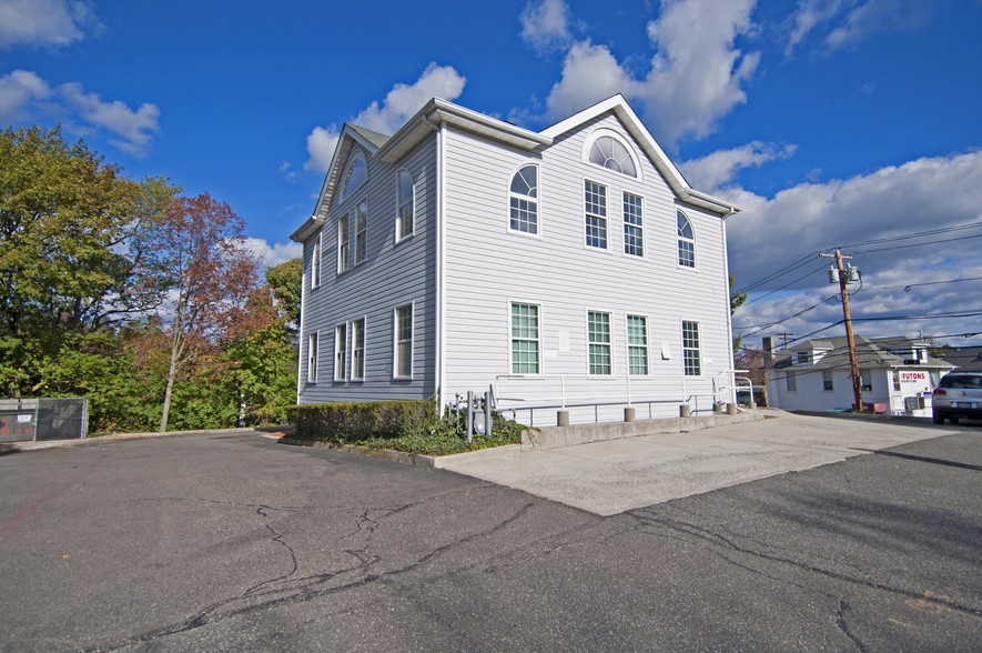 1000 Main St, Port Jefferson, NY à louer - Photo de l’immeuble – Image 3 sur 3