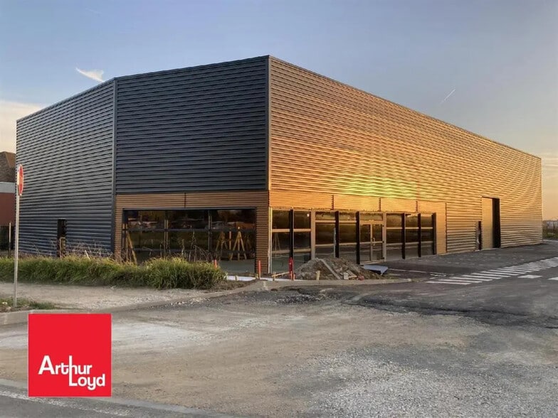 Local d’activités dans Mainvilliers à louer - Photo de l’immeuble – Image 2 sur 5