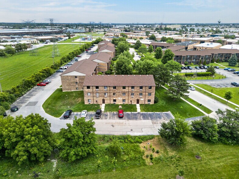 450 Perrie Dr, Elk Grove Village, IL à vendre - Photo de l’immeuble – Image 3 sur 20