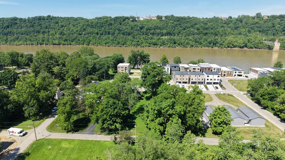 5776 Panama St, Cincinnati, OH à vendre - Photo de l’immeuble – Image 2 sur 10