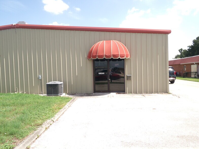 2120 E Edgewood Dr, Lakeland, FL à louer - Photo de l’immeuble – Image 3 sur 10