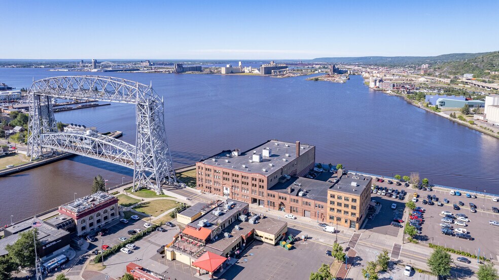 525 S Lake Ave, Duluth, MN à louer - Photo principale – Image 1 sur 8