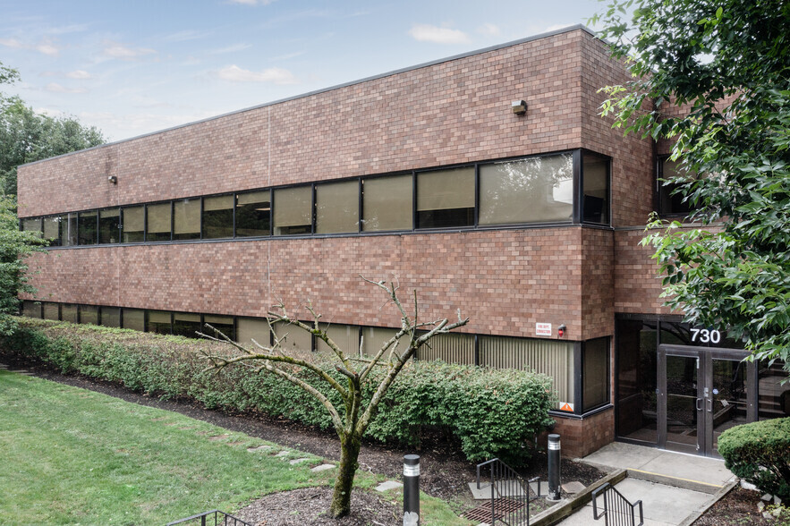 730 River Rd, New Milford, NJ à louer - Photo de l’immeuble – Image 1 sur 5