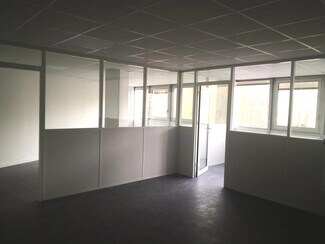 Plus de détails pour Bureau, Industriel/Logistique à louer