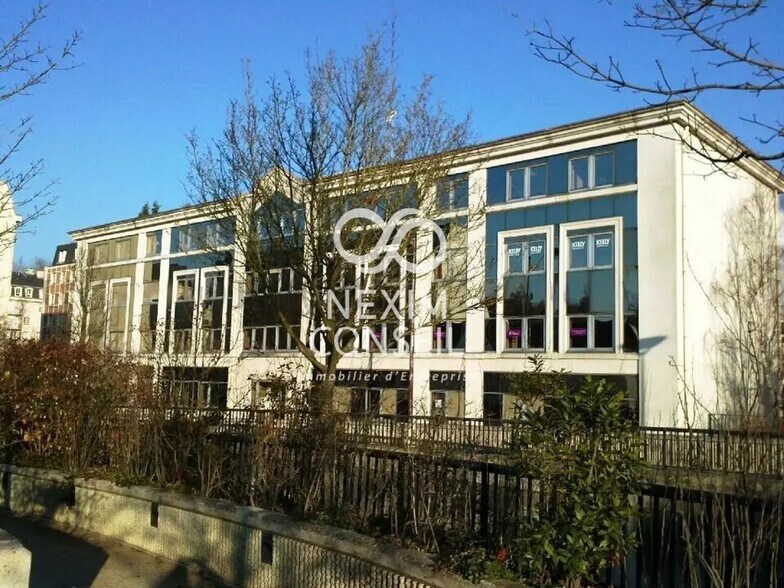 Bureau dans Versailles à louer - Photo de l’immeuble – Image 1 sur 4