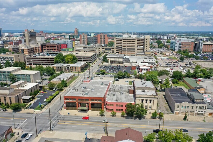 501-505 E Broadway, Louisville, KY à louer - Photo de l’immeuble – Image 1 sur 8