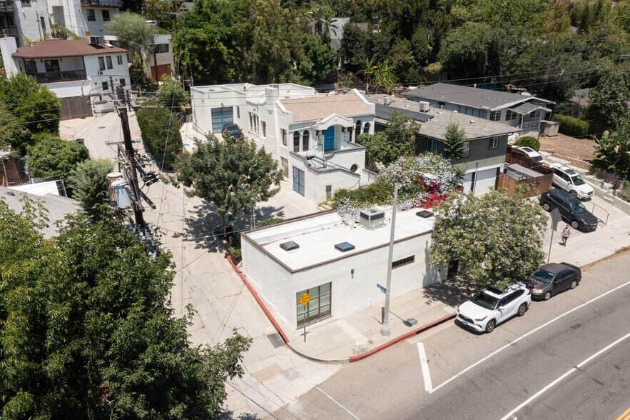 1913-1915 Hyperion Ave, Los Angeles, CA à vendre - Photo de l’immeuble – Image 2 sur 40