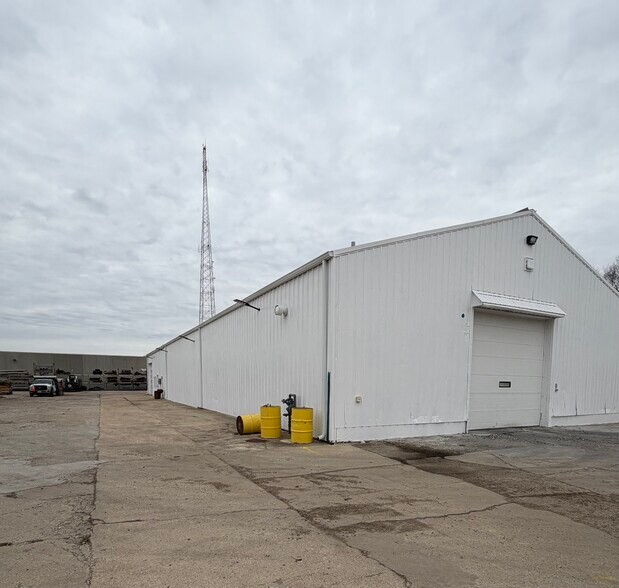 845 E Jackson St, Belvidere, IL à louer - Photo de l’immeuble – Image 2 sur 10