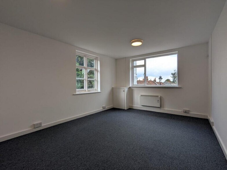 35 High St, Leatherhead à louer - Photo de l’immeuble – Image 3 sur 4