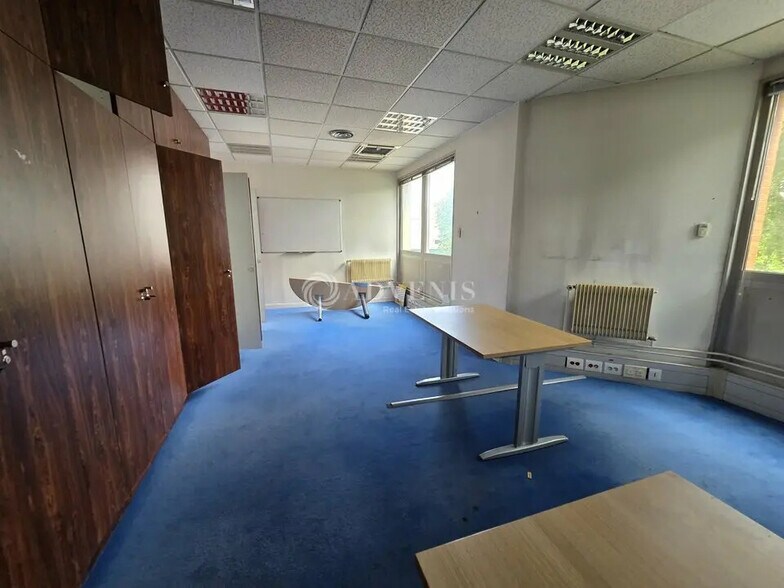 Bureau dans La Courneuve à louer - Photo de l’immeuble – Image 2 sur 7