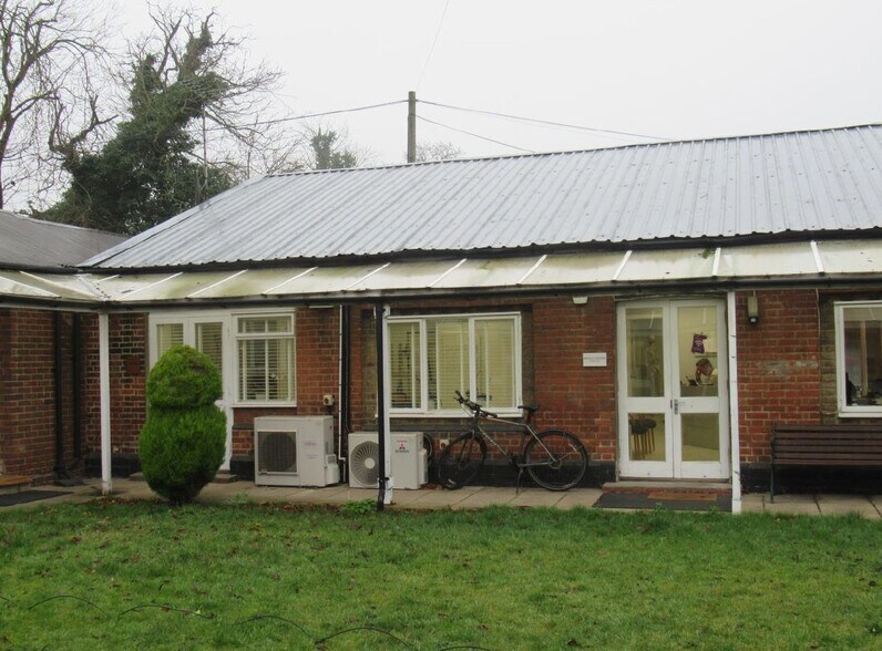 19 Camp Rd, Londres à louer - Photo principale – Image 2 sur 3
