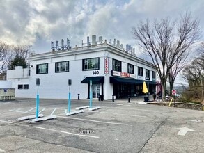 140 E Main St, Huntington, NY à louer Photo de l’immeuble– Image 1 sur 1