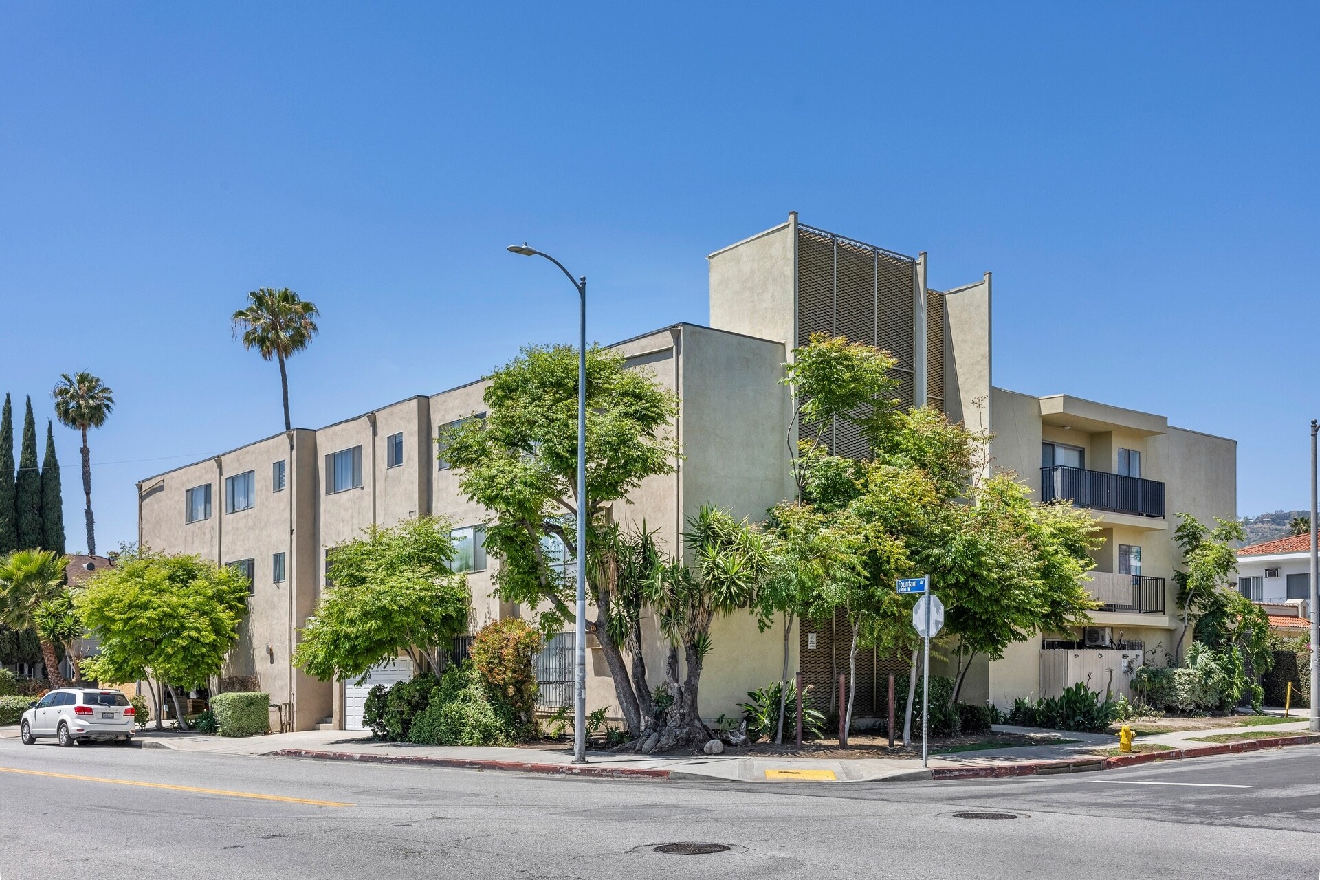 1301 N Mansfield Ave, Los Angeles, CA à vendre Photo de l’immeuble– Image 1 sur 21