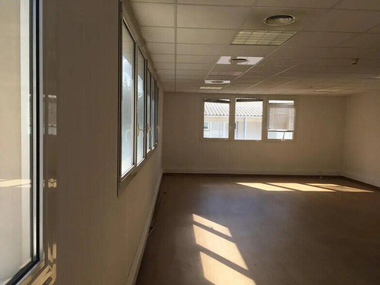 Bureau dans Mougins à louer - Photo de l’immeuble – Image 3 sur 5