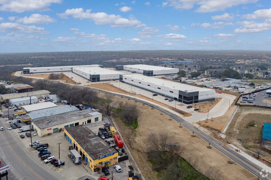 Eckhert Rd, San Antonio, TX à louer - Photo de l’immeuble – Image 3 sur 26