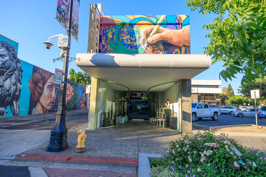 918 10th St, Modesto, CA à vendre - Photo de l’immeuble – Image 2 sur 35