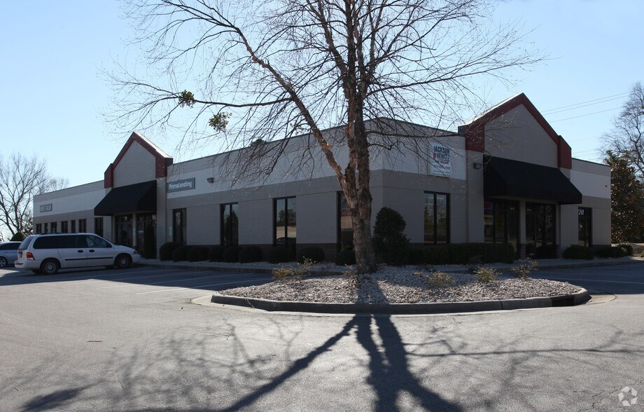 1241 S Main St, Wake Forest, NC à louer - Photo de l’immeuble – Image 3 sur 77